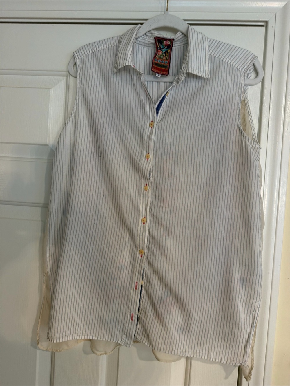 Johnny Was Workshop  White Sleeveless Pinstripe Button-Down embroidered back